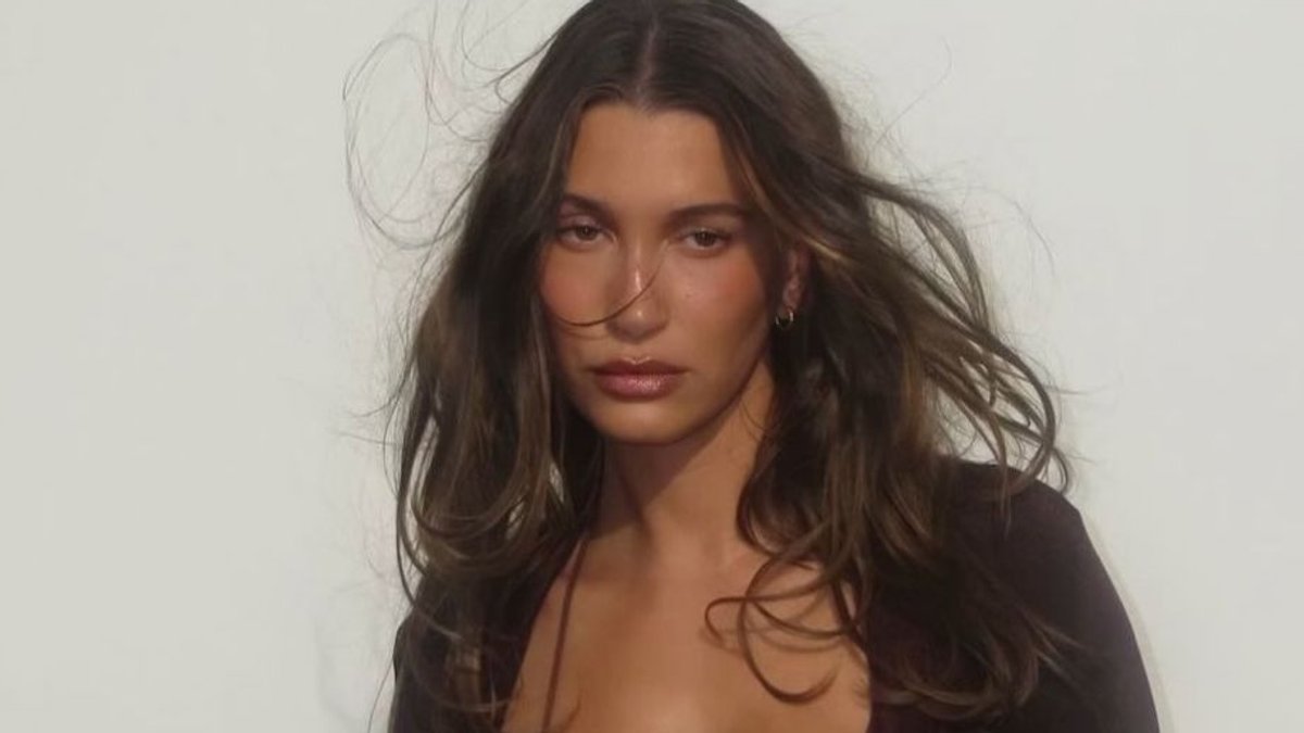 Mocha brunette leads summer 2026 hair trends Mocha brunette leads summer 2026 hair trends - mocha brunette