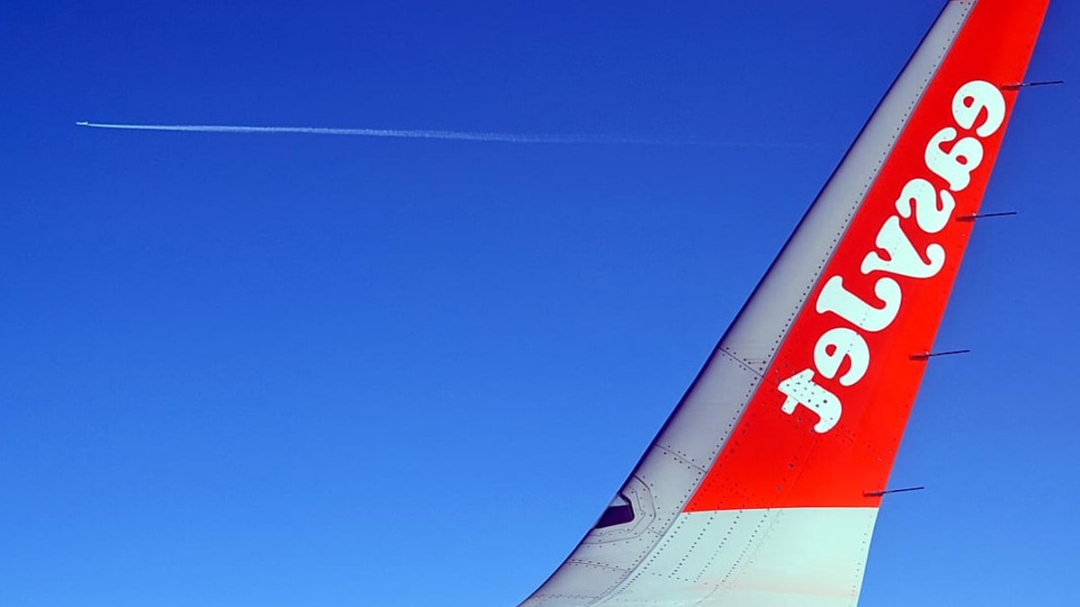 EasyJet shares rise on takeover bid approval EasyJet shares rise on takeover bid approval - easyjet takeover