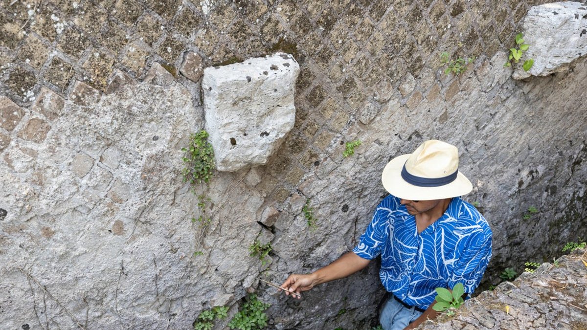 Ancient Roman toilet reveals concrete secrets - roman concrete