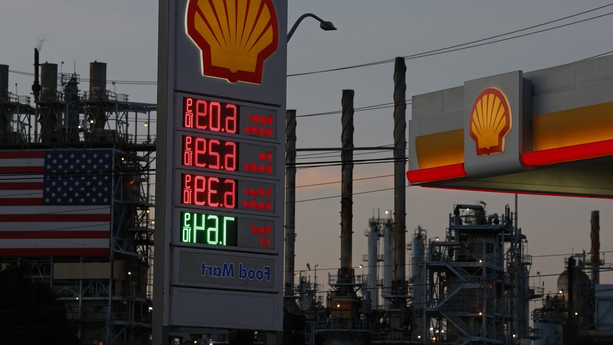 US Defies Oil Price Spike for Now US Defies Oil Price Spike for Now - oil price