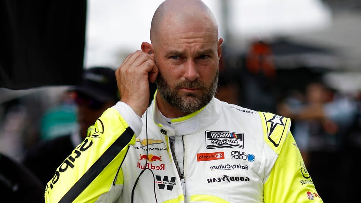 Shane Van Gisbergen Avoids Rivalry Escalation After NASCAR Meeting - nascar rivalry