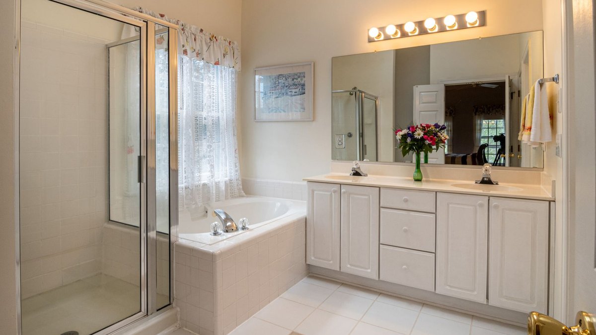 How to Choose Between Shower Curtain and Glass Screen - shower curtain vs glass screen