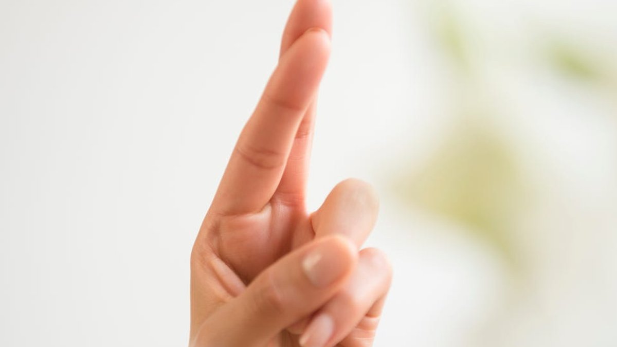 TikTok pinkie wiggle trend divides dementia doctors - pinky time dementia