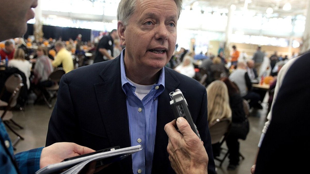 Senator Lindsey Graham dies unexpectedly Senator Lindsey Graham dies unexpectedly - lindsey graham death