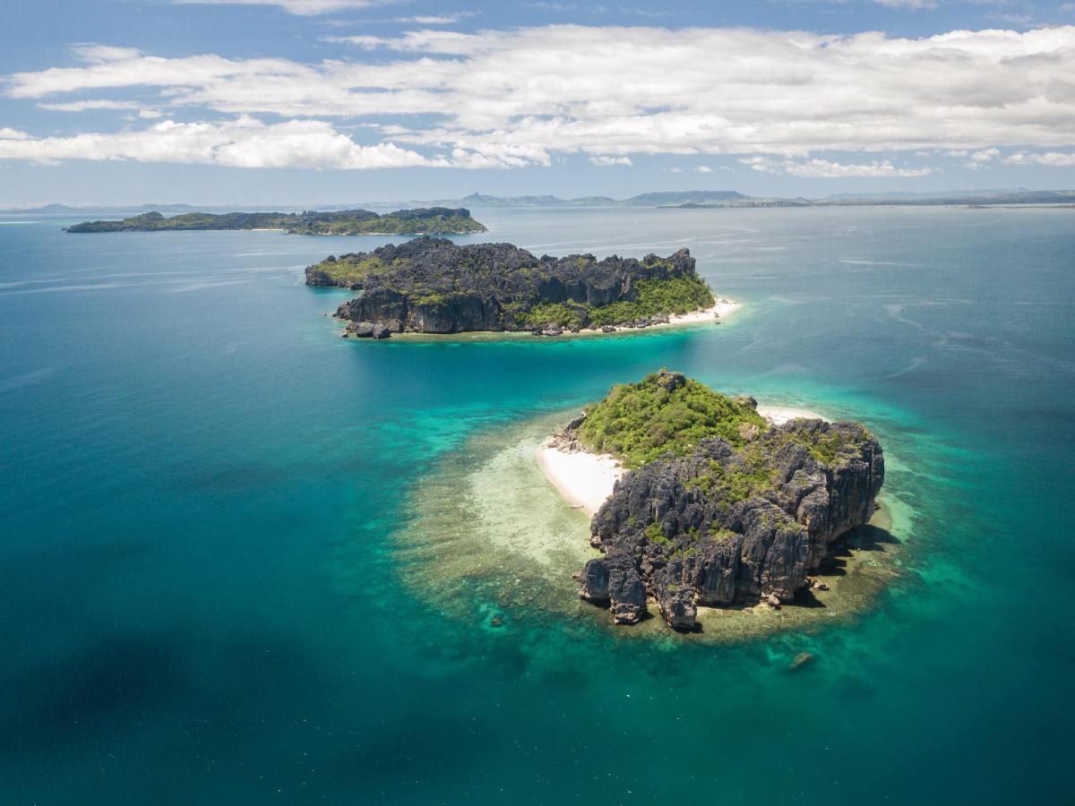 Islas de piedra caliza y aguas turquesa en el archipiélago de Nosy Hara