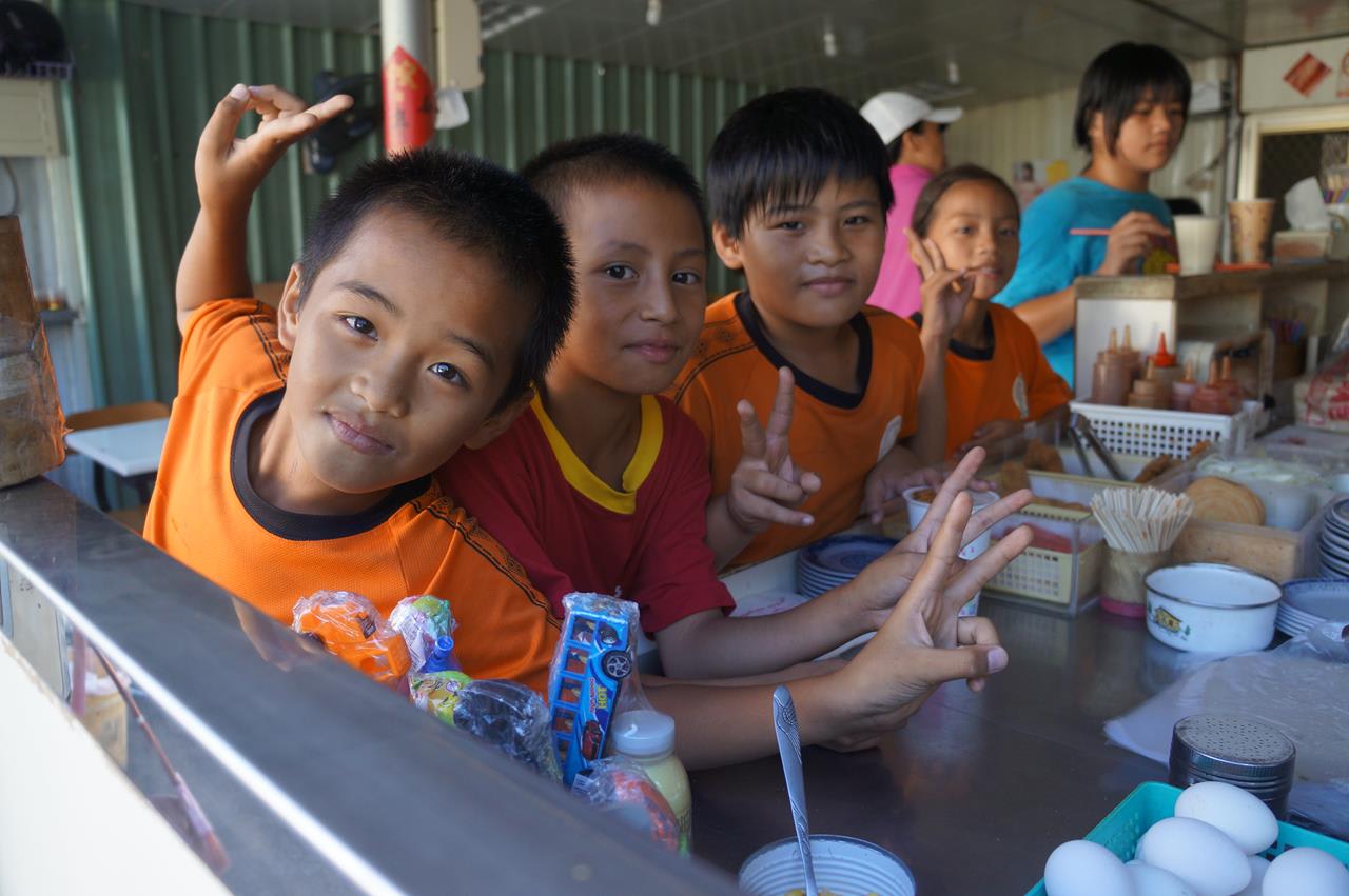 2010珍珠生開心享用愛心早餐