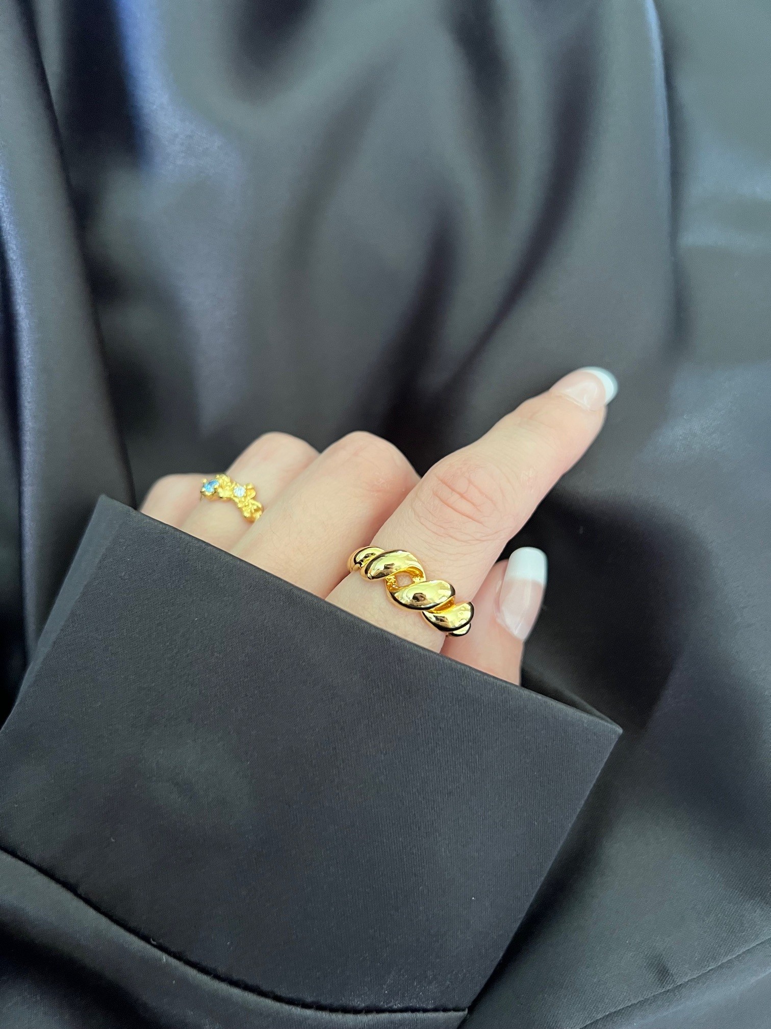 Croissant ring