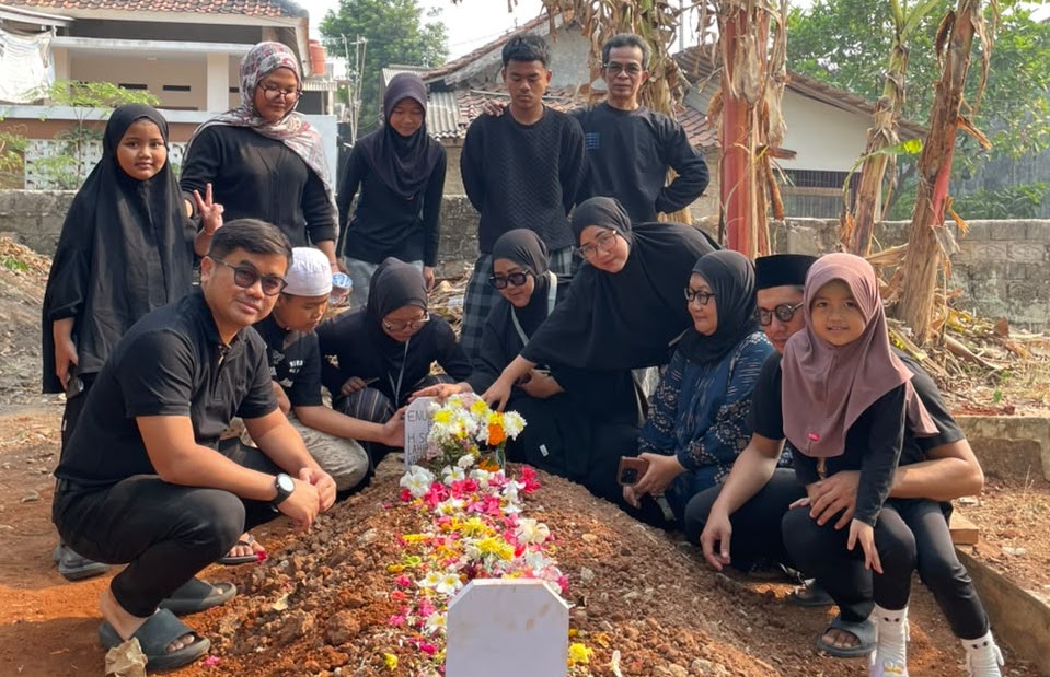 Selamat Ulang Tahun Yang Ke-74 Tahun Emih