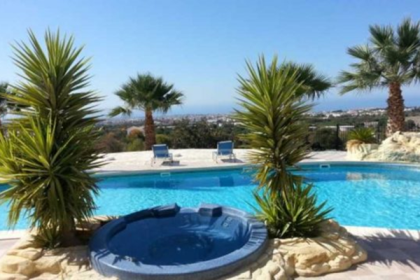 LEDA HEIGHTS D121 Mesa Chorio