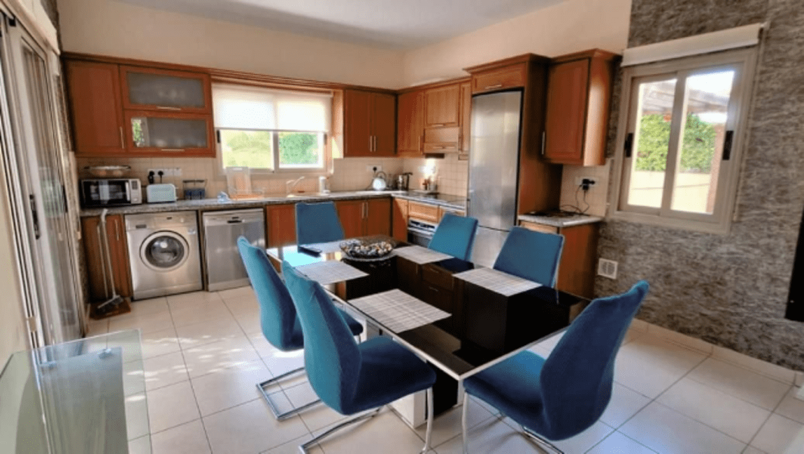 Окрема вілла з 4 спальнями в районі Гробниць Царів