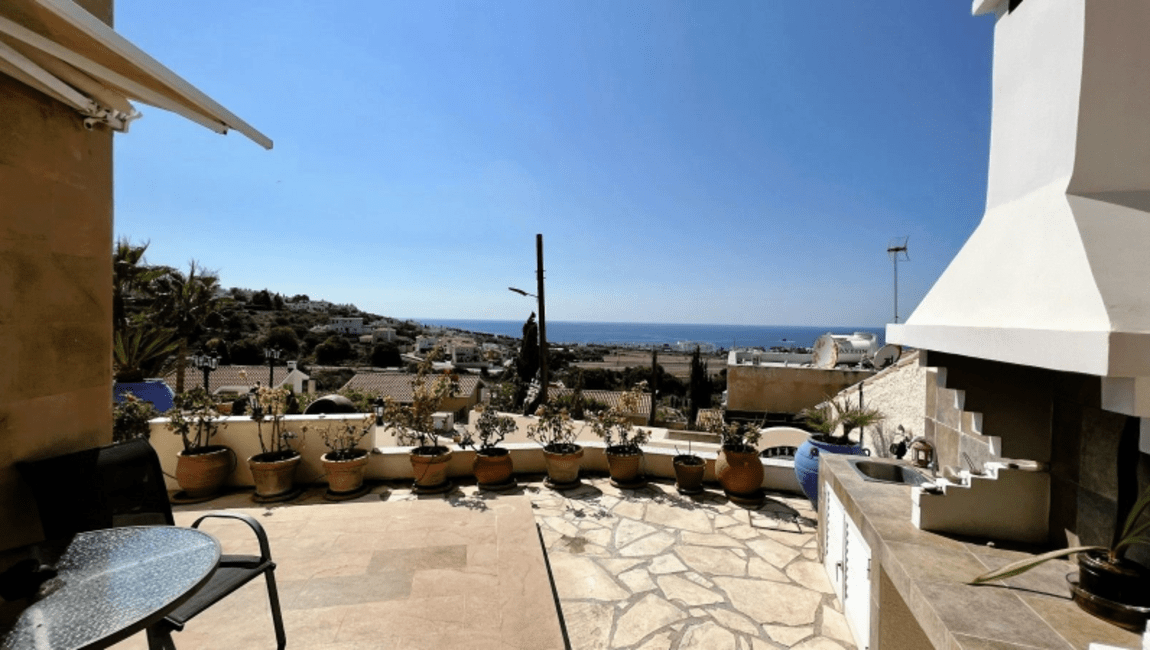 Потрясающая вилла в Хлораке с беспрепятственным видом на море