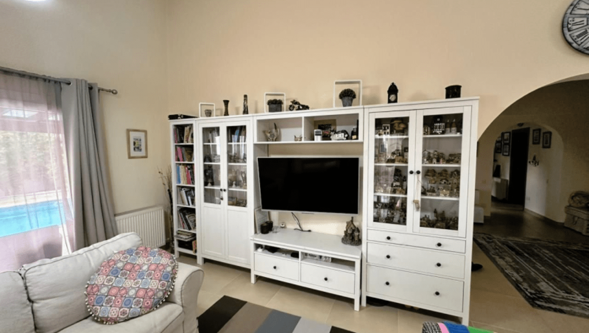 House for sale in Pegia