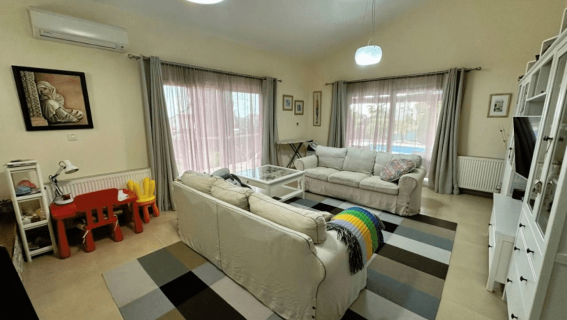 House for sale in Pegia