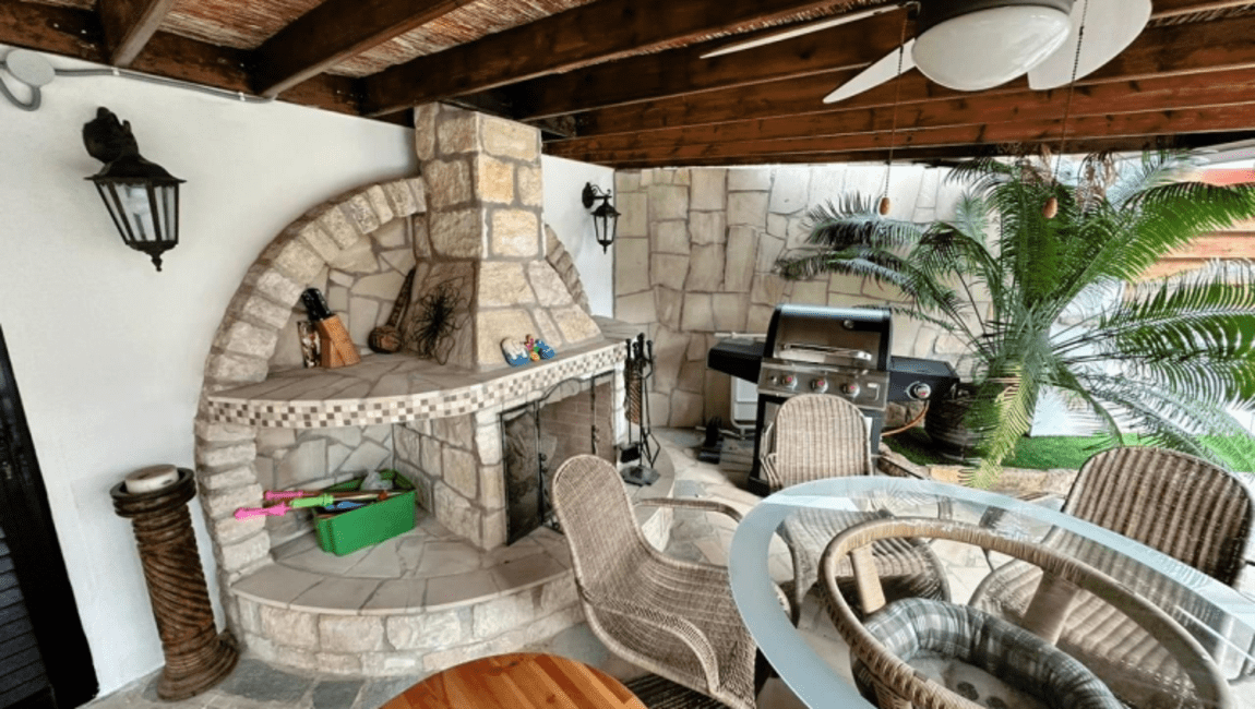 House for sale in Pegia