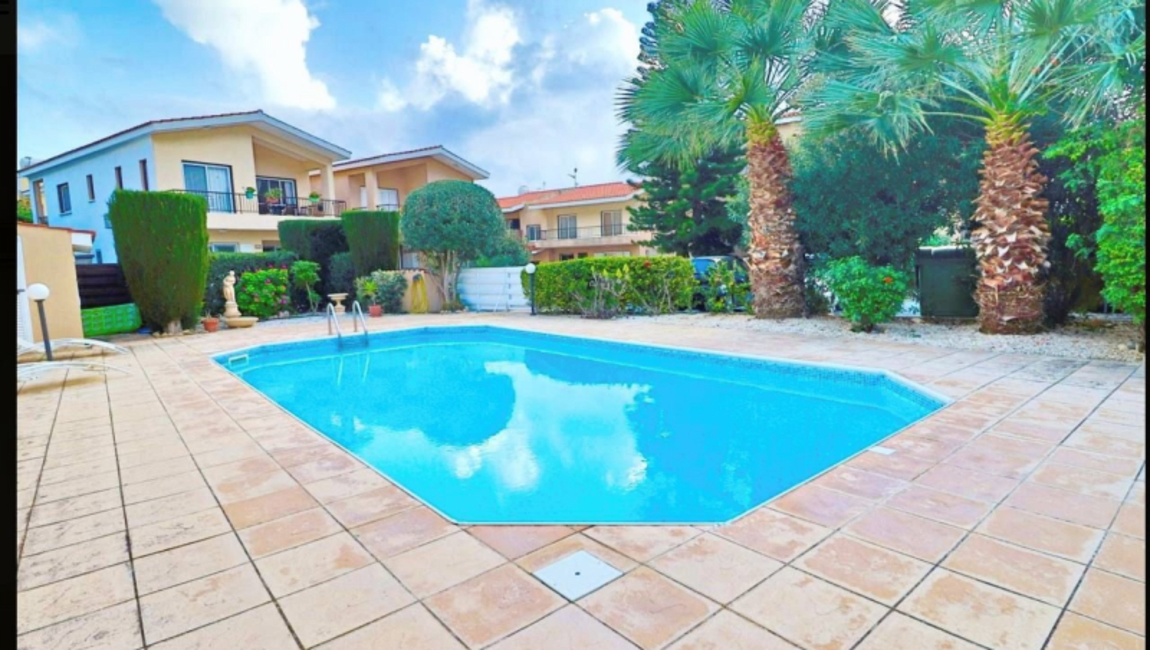 Гарна квартира з 2 спальнями у Пеї