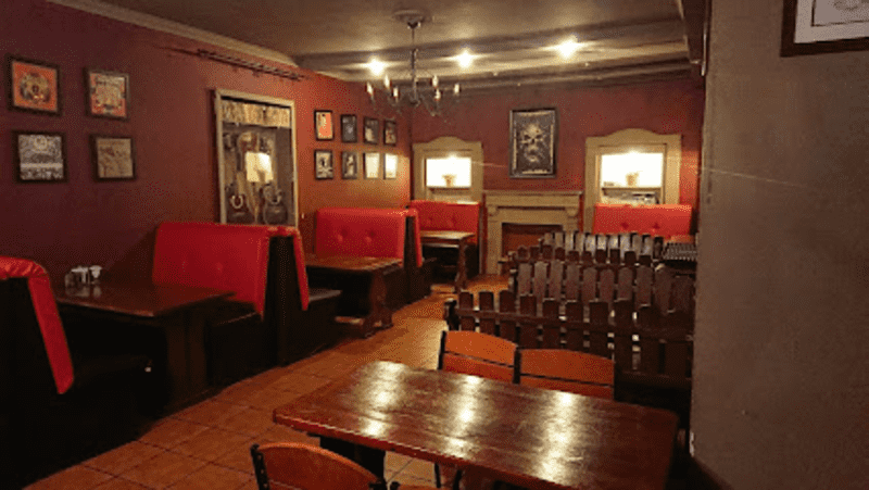 Lenore Pub