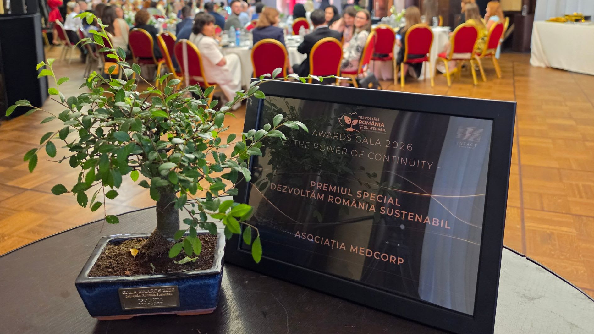 Dezvoltăm România Sustenabil — Awards Gala 2026 — placheta Premiului Special al Asociației Medcorp