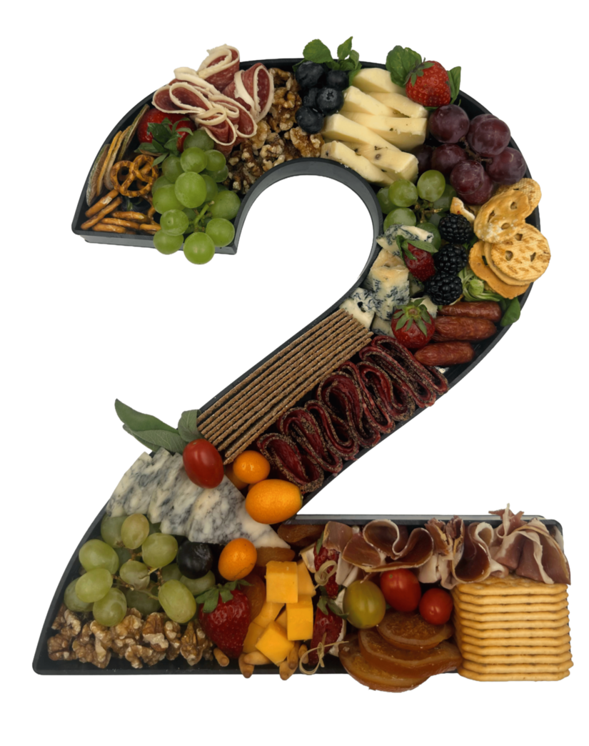 Platou cifra 2 - Pret platou 149 lei. Pretul nu include garantia sau suportul platoului.Fotografia este doar cu titlu de prezentare.Platoul include produse de charcuterie, dar aspectul final poate varia in functie de disponibilitatea ingredientelor si de creativitatea bucatarului din ziua respectiva (cantitati, aranjament sau tipuri similare de produse). 