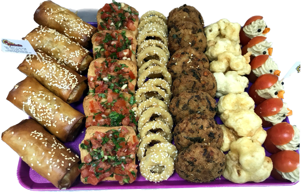 Platou dreptunghiular 24 - contine rulada de legume/varza calita (5 buc), bruschete (5 buc), inele de ceapa cu susan (15 buc), chiftelute de legume (7 buc), conopida/brocolli pane (7 buc), rosii cherry cu vinete (7 buc) - recomandare de consum 4-5 persoane - 193 lei. Pretul afisat este cel cu reducerea de 10% aplicata.