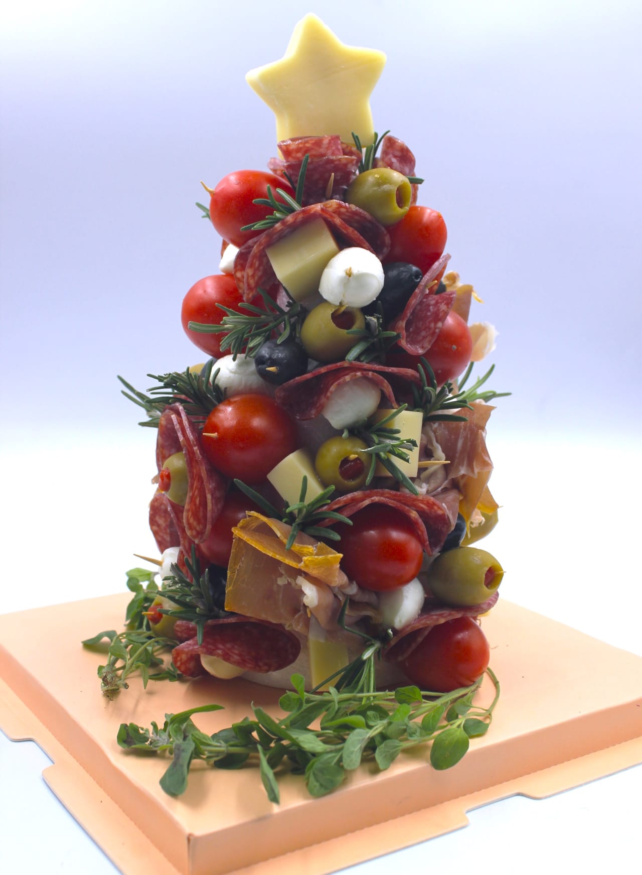 Bradut mic cu aperitive - 179 lei