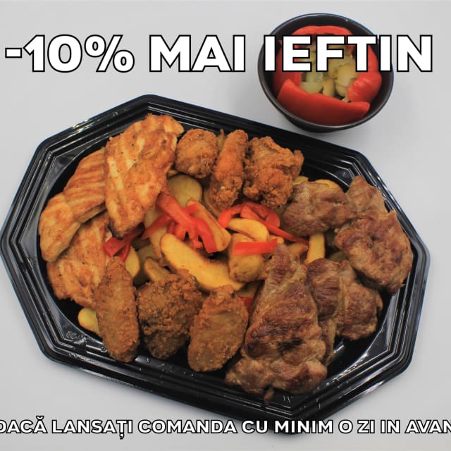 Platou 2 mixt - contine ceafa de porc la gratar, aripi de pui crocante, piept de pui la gratar, cartofi wedges, castraveti in otet, gogosari in otet - recomandare de consum 3 persoane - 118 lei. Pretul afisat este cel cu reducerea de 10% aplicata.