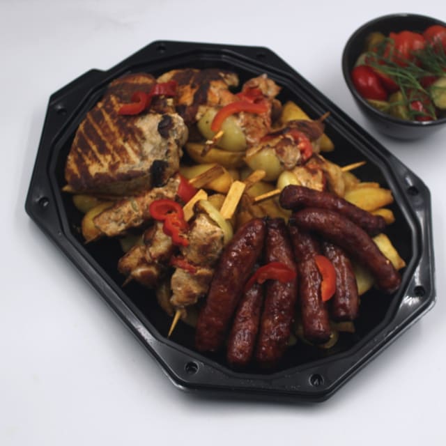 Platou rapid 11 porc - contine muschi file la gratar, frigarui de porc, carnati porc la cuptor, cartofi wedges, castraveti in otet, gogosari in otet - recomandare de consum 3 persoane - 113 lei. Pretul afisat este cel cu reducerea de 10% aplicata.