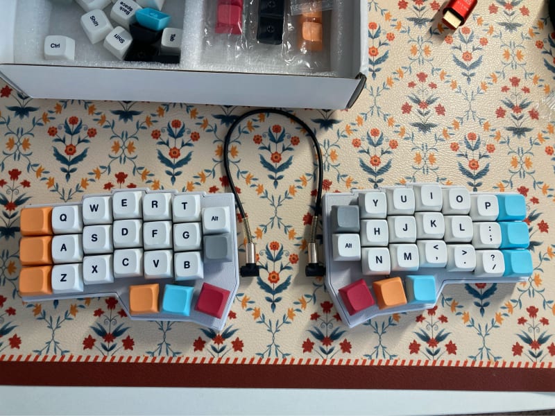 스플릿 키보드의 세계로