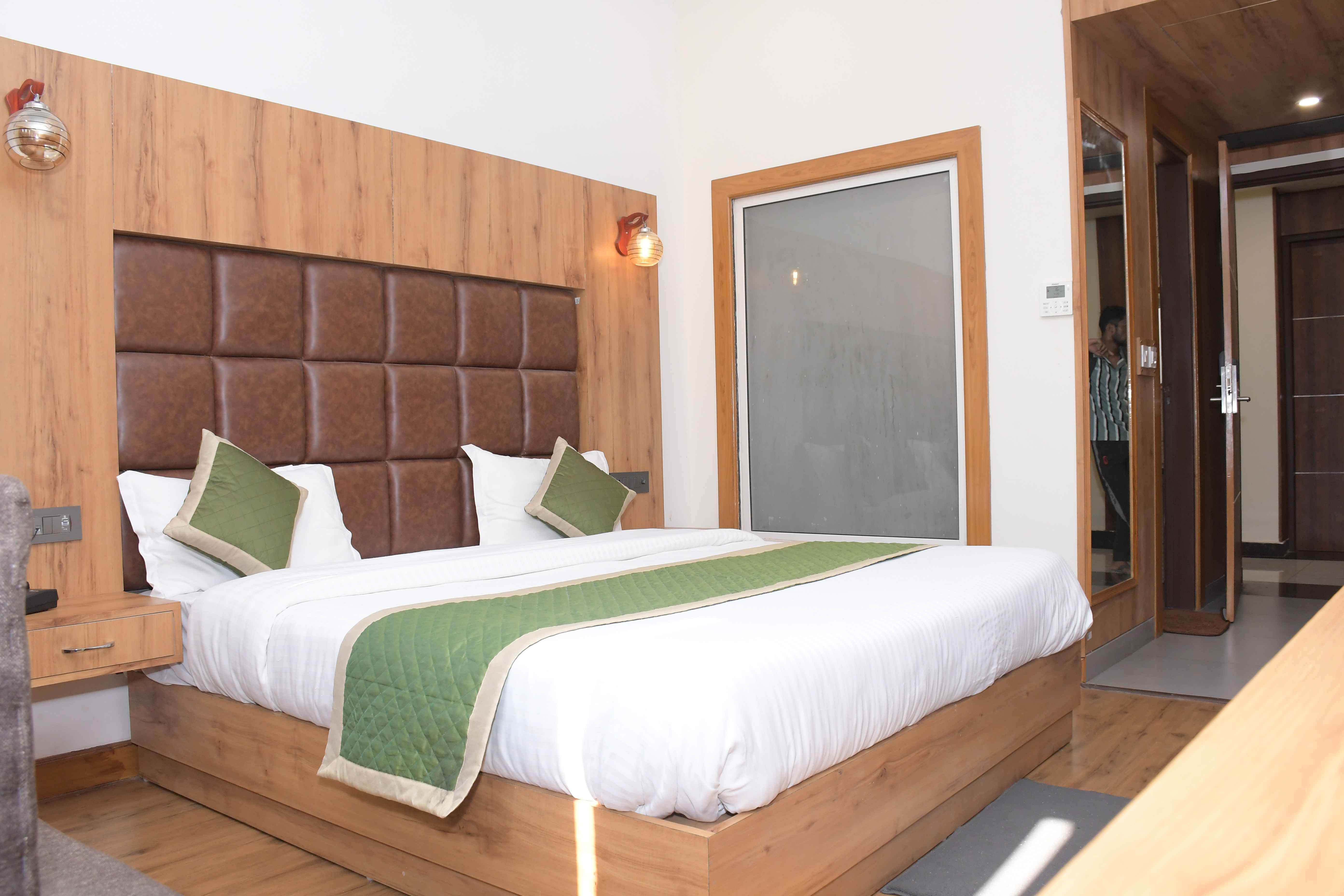 Deluxe Room 2