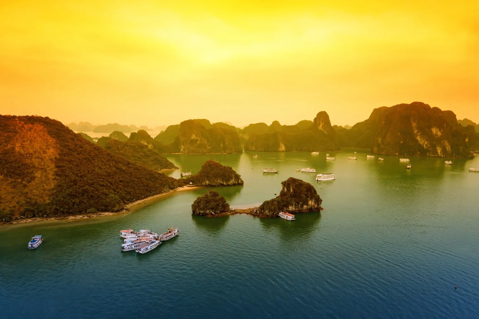 Halong Bay & Lan Ha Bay holidays