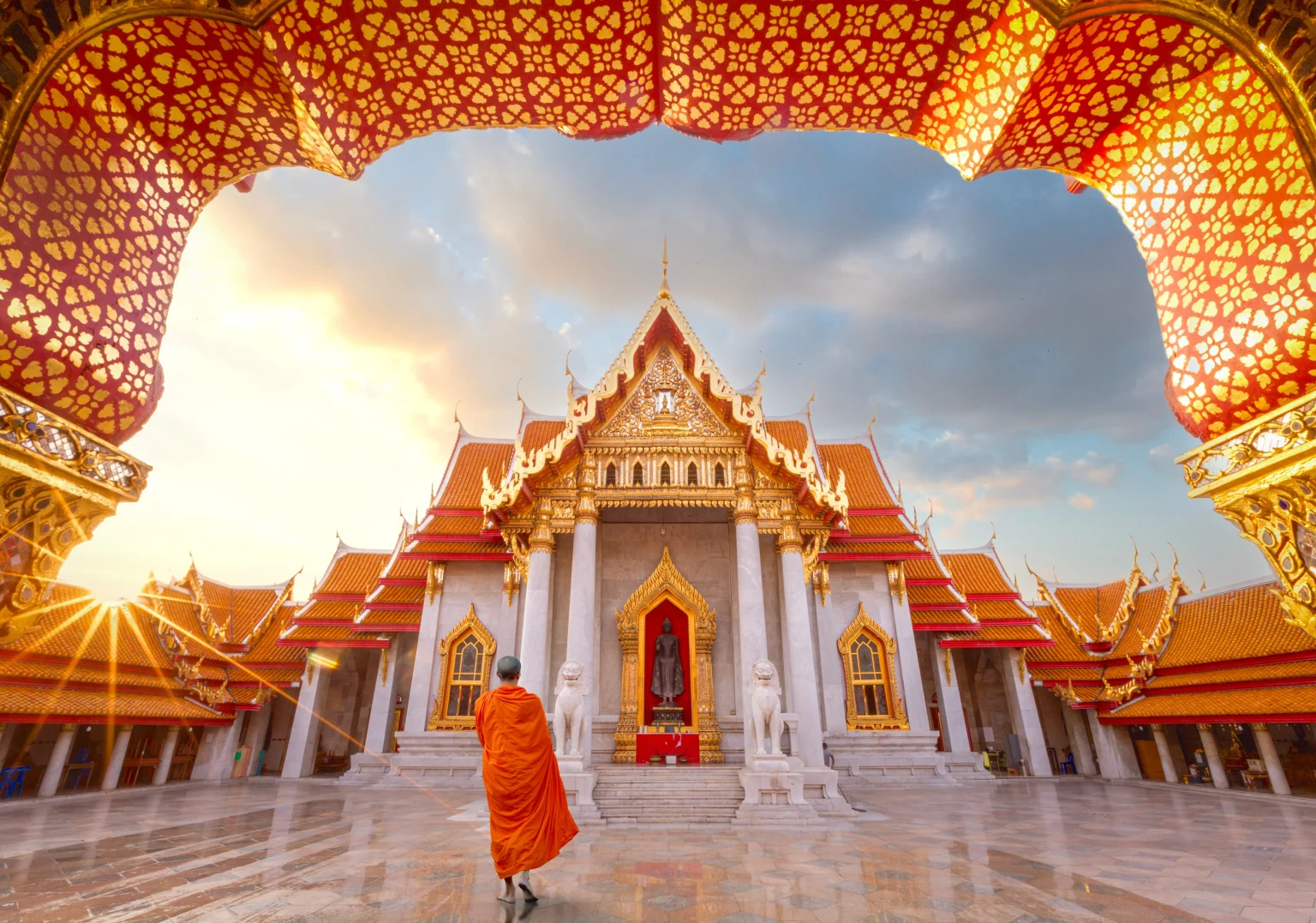 wat benchamabophit white marble temple