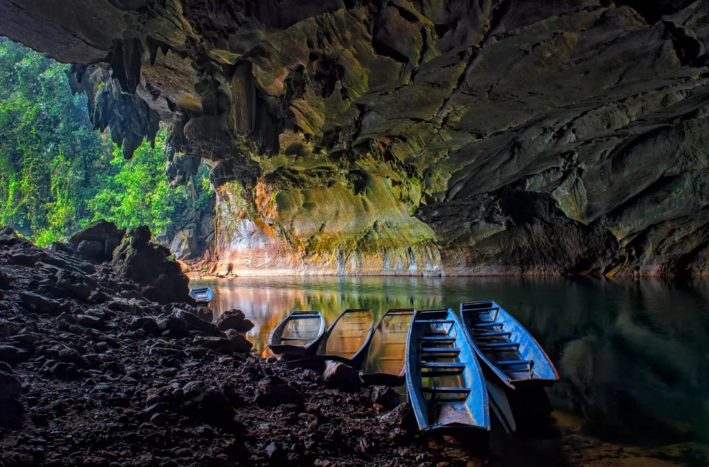 Kong Lor Cave Hin Boun