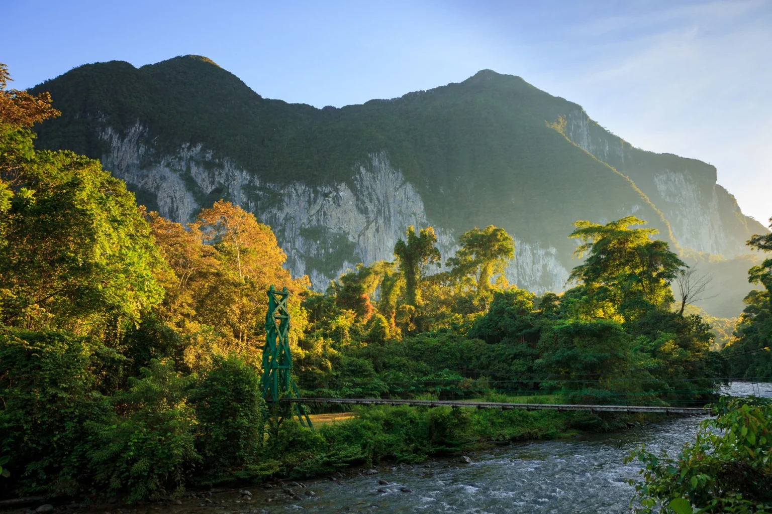 Gunung Mulu shutterstock_1441120748