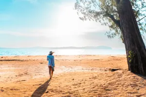 Koh Russey_woman on beach