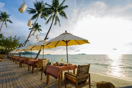 Bythesearestaurantandbar