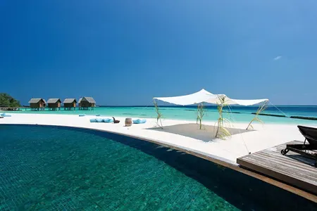 Constancemoofushi maldives pool view