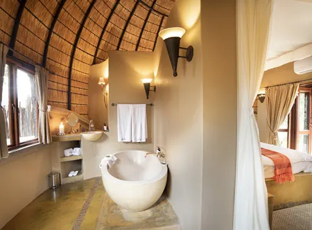 Hoyo Hoyo Safari LodgeSuite bathroom