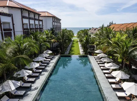 The Anam Mui NePool with view to beach