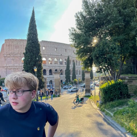 Profile photo of Aron -.