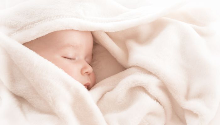 родители не знаят как да държат правилно новороденото