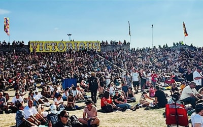 Victorious Festival, Southsea Common (August 22, 2025) - Neon Filler