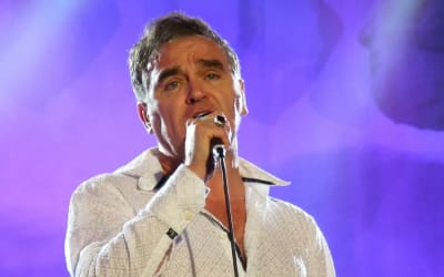 Morrissey Calls Out “Jealous Bitches” on Stage │ Exclaim!