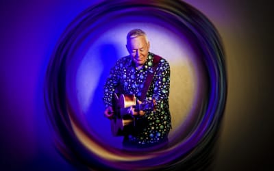 Tommy Emmanuel Reimagines “You Needed Me” with Acoustic Warmth for Valentine’s Day - Atwood Magazine