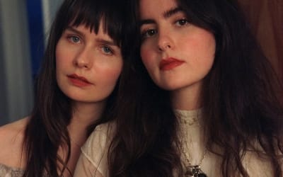 Sarah Julia sign to Nettwerk, share new single “Bigger Picture