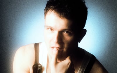 Tsatsamis embraces escapism into hedonism on 80s-inspired “Recreational”