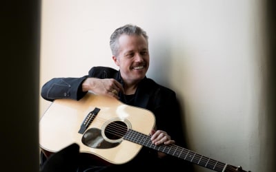 Jason Isbell and the 400 Unit Beat the Storm: Full-Band Fire & Hard Truths at Radio City Music Hall (SHOW REVIEW) - Glide Magazine