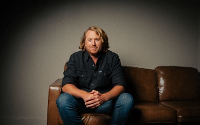 On ‘Waterson Hall’, William Clark Green Maintains Populist Charm While Exploring Mature Themes (ALBUM REVIEW) - Glide Magazine