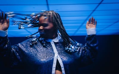 Dom Jones paints the town velvet blue in “The Blacker Berry” [Video]