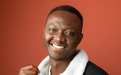 Valjae shares vibrant, reflective song “Colourful Lies”