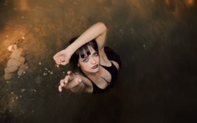 Anke Richards captures the ache of growing up in new release, “Grow Feet”