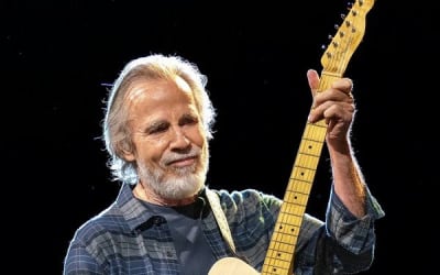Tanglewood rocks by the water with Jackson Browne